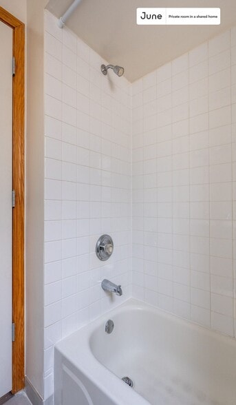 Building Photo - Room in Shared 3 bed/2 bath home