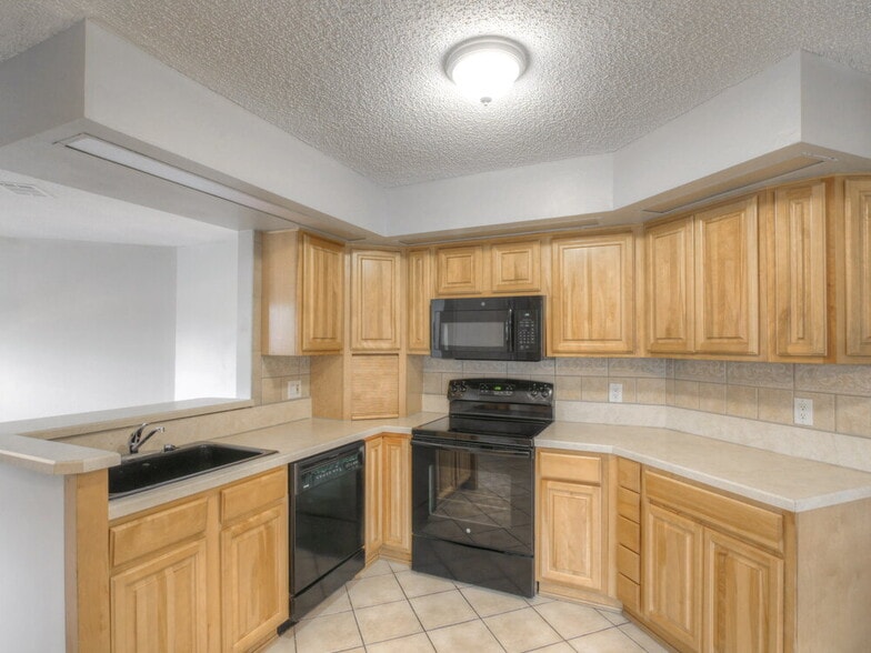 Building Photo - 13230 Boulder Woods Cir
