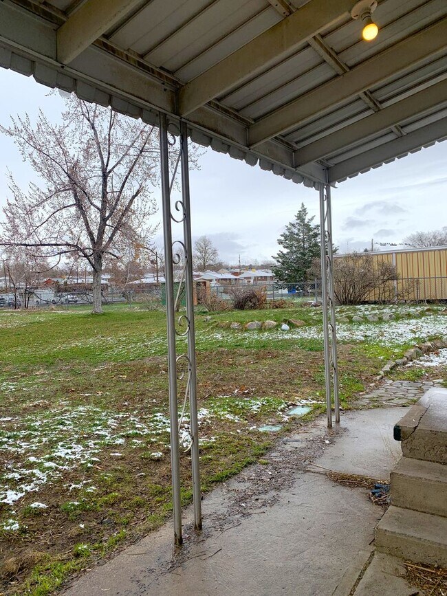 Building Photo - 423 E 450 S