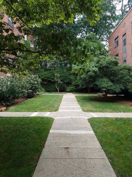 Building Photo - 80 St Paul St