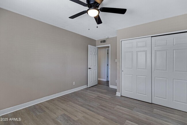 Building Photo - 110 W Del Rio Dr