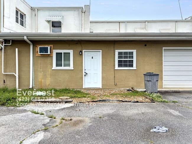 Primary Photo - 9823 Dallas Hollow Rd
