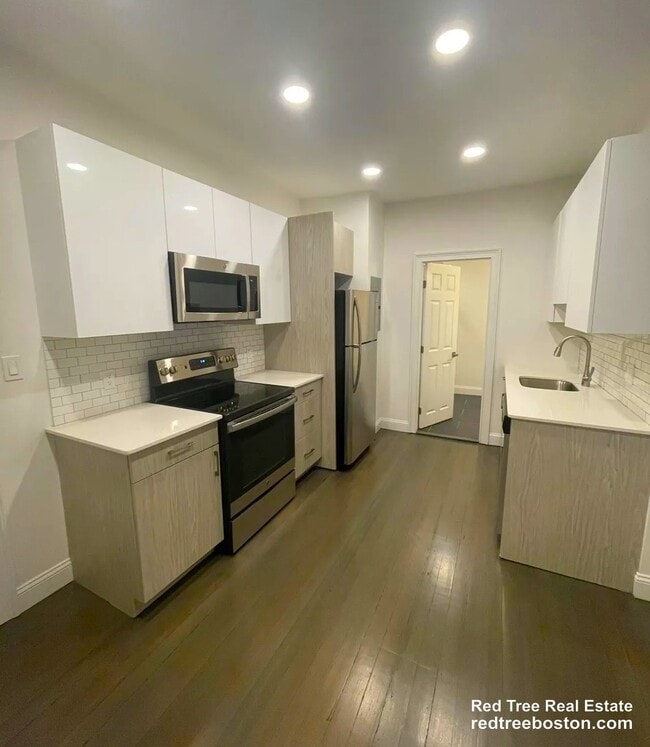 Building Photo - 31 Temple St