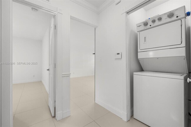 Building Photo - 1627 Moffett St