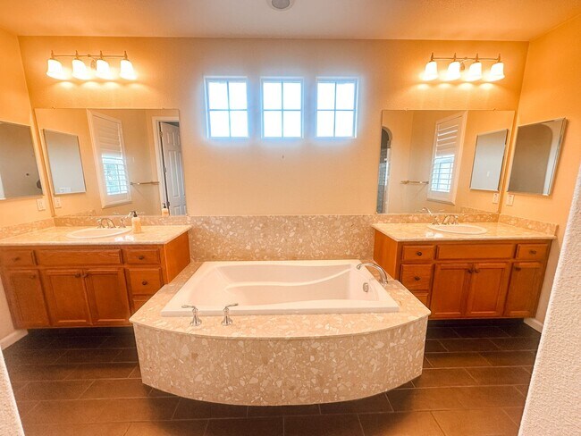 Building Photo - Gorgeous Home in San Ramon Available Now!