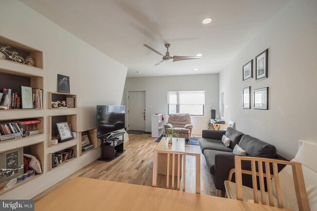 Building Photo - 439 Moyer St