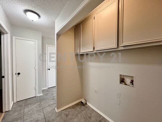 Building Photo - 104 Woodie Way