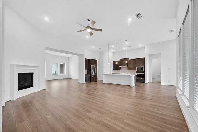 Building Photo - 1568 River Pt Dr