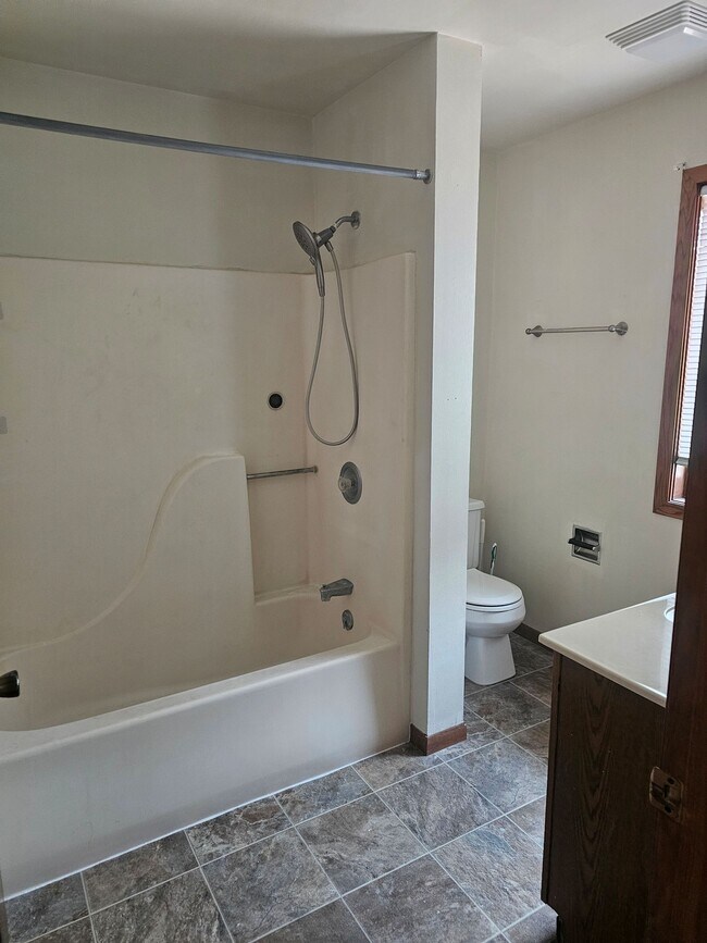 upstairs bathroom - 741 Aspen Ave