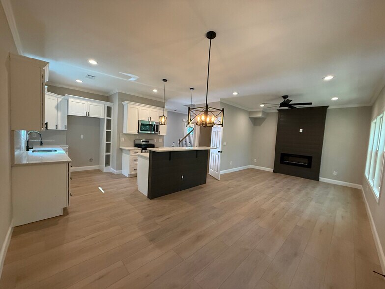 Building Photo - 159 Brad St