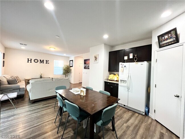 Building Photo - 5276 Sherwood Frst Ln