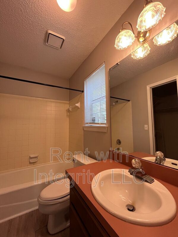 Building Photo - 2661 Faversham Dr