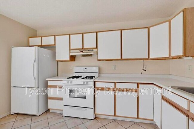 Building Photo - 3013 Taos Meadows Dr NE