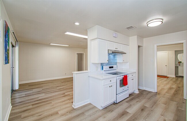 Building Photo - 5926 Ettrick Dr