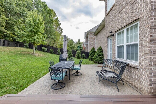 Building Photo - Spacious Spring Hill Rental in Sought-Afte...