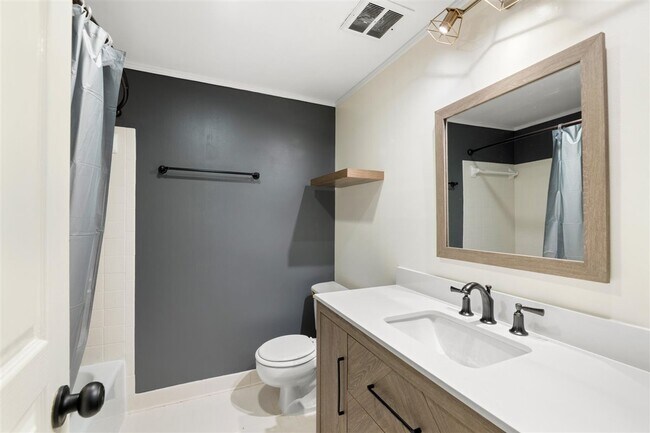 Building Photo - 5709 Lyons View Pike