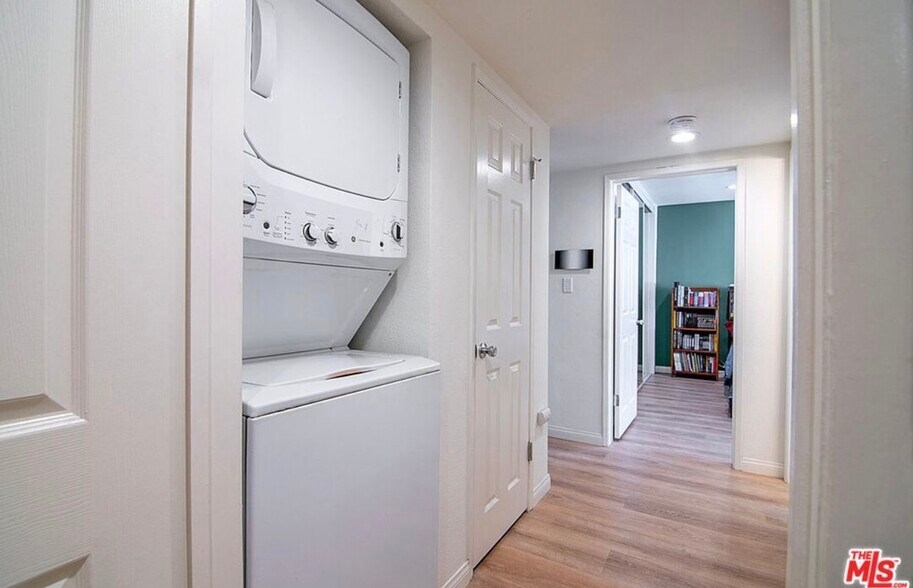 Building Photo - 4358 Mammoth Ave