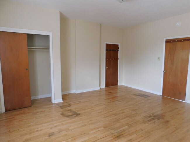 Building Photo - 113 W Boscawen St