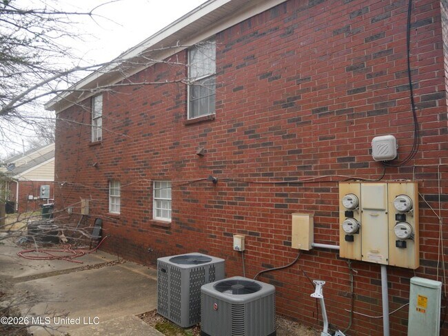 Building Photo - 8061 Martha Ann Ln