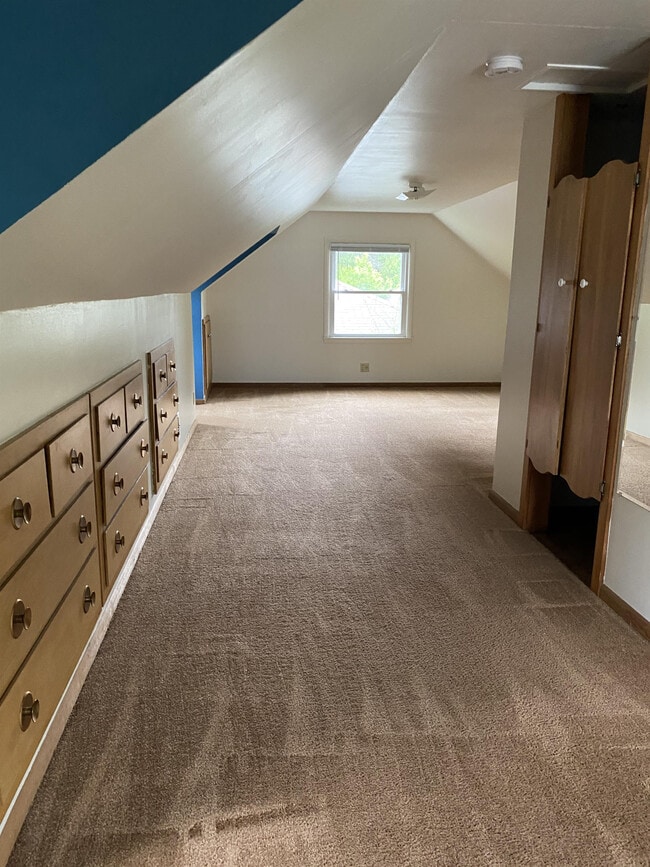 Building Photo - 1413 32nd St NE