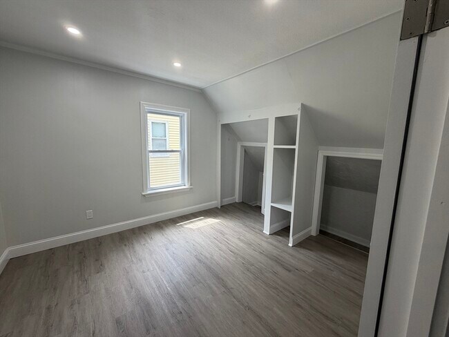 Building Photo - 75 Draper Ave