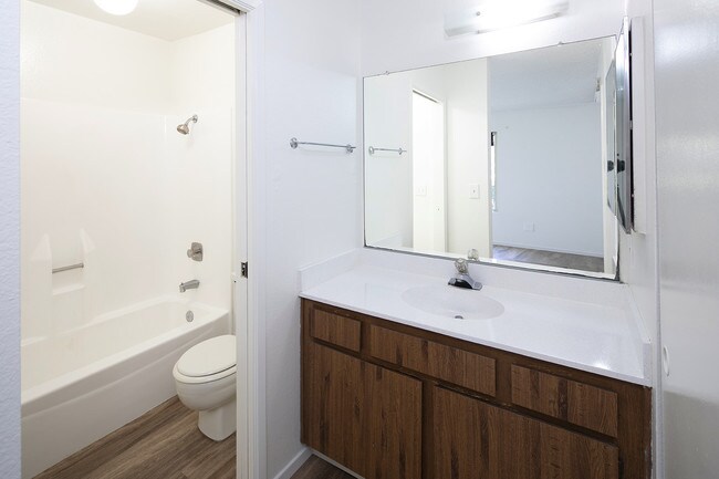 Building Photo - Mission Valley 1 Bedroom Condo w/ Pool, Spa, Fitness Center!