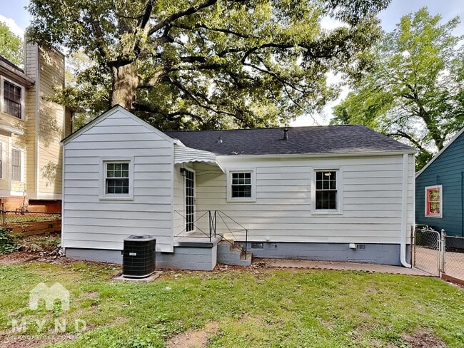 Building Photo - 108 Hillside Ave SE