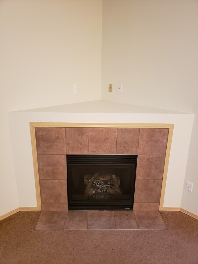 Building Photo - Gem Heights Spaciousness