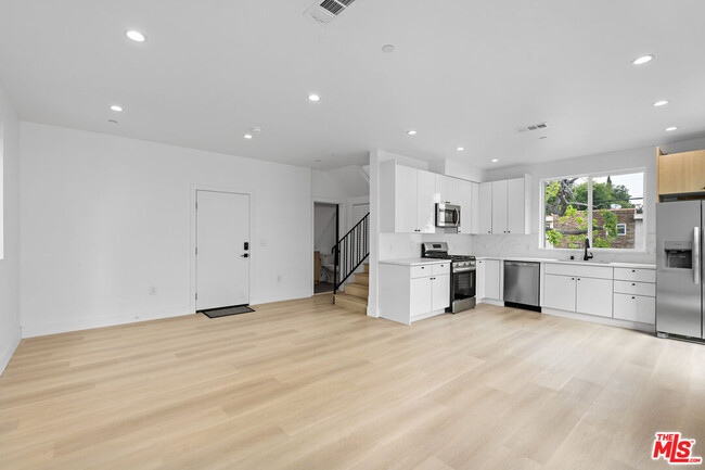 Building Photo - 10742 Hortense St