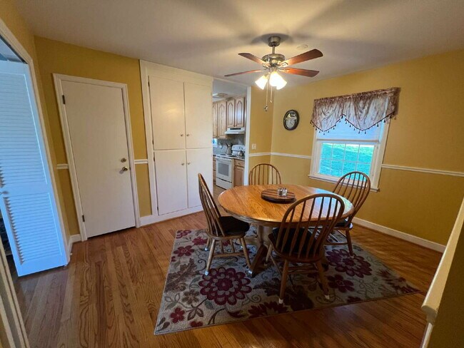 Building Photo - Lovely One Level House in SW Roanoke! 3 Bd...