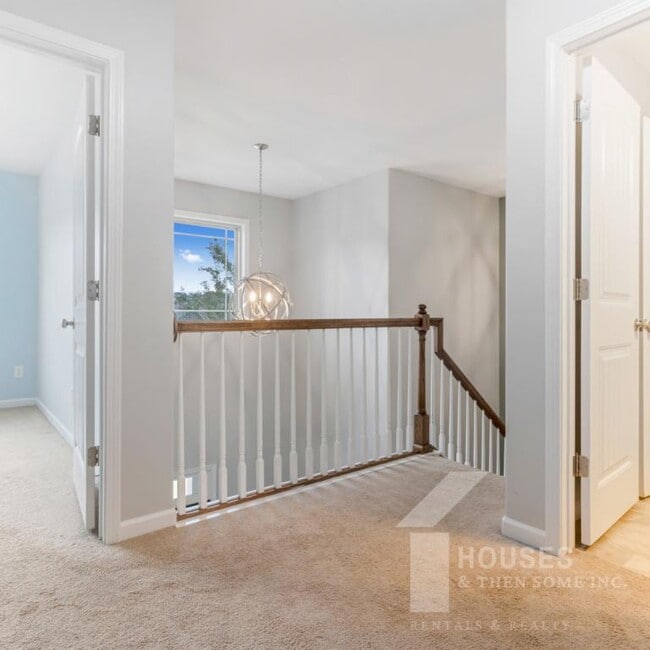 Building Photo - 70 Madeline Cir