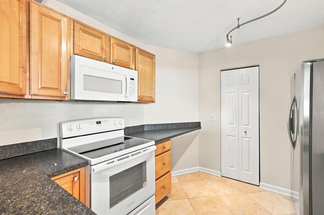 Building Photo - 1301 River Reach Dr