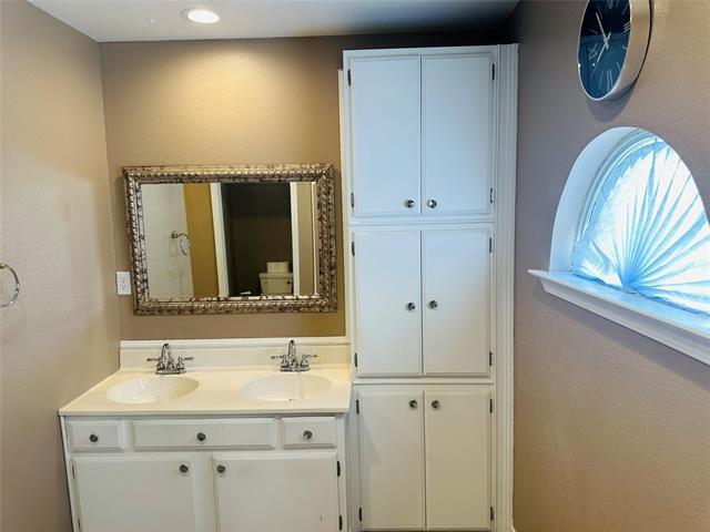 Building Photo - 12366 Legacy Ln