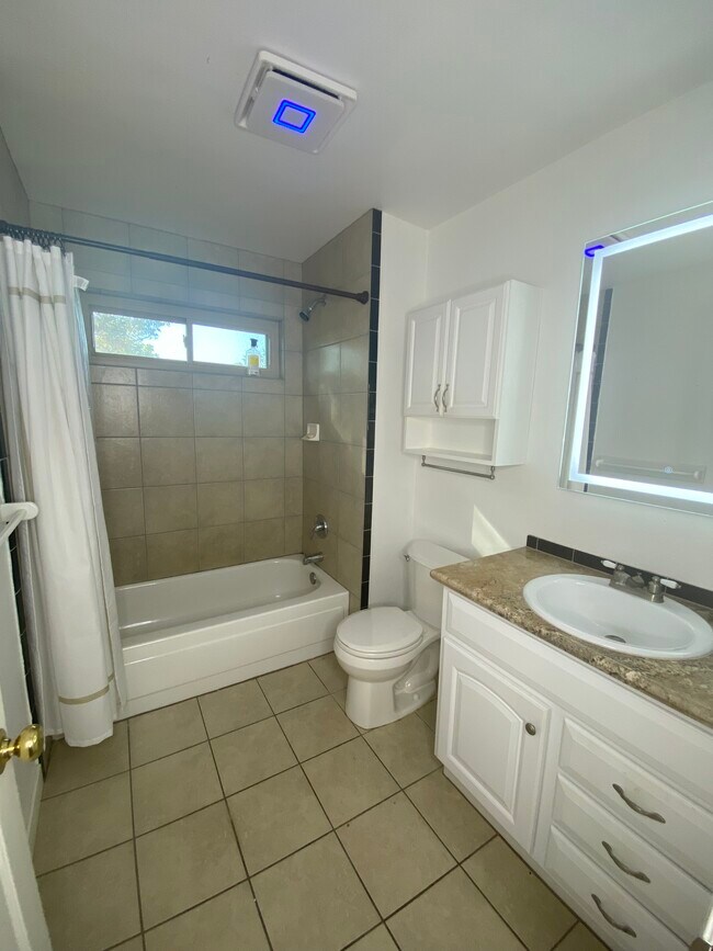 Building Photo - 355 Windy Ln