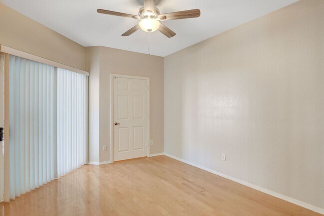 Building Photo - Beautiful  2bed 2bath Gated Community