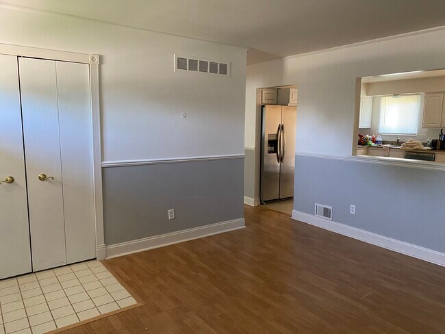 Building Photo - 44144 Saltz Rd