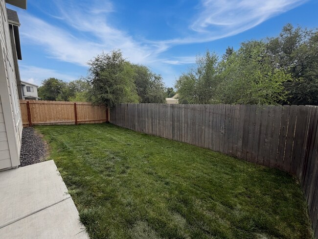 Building Photo - Stunning 3-bedroom + tech room, 2.5-bath home in NW Boise!