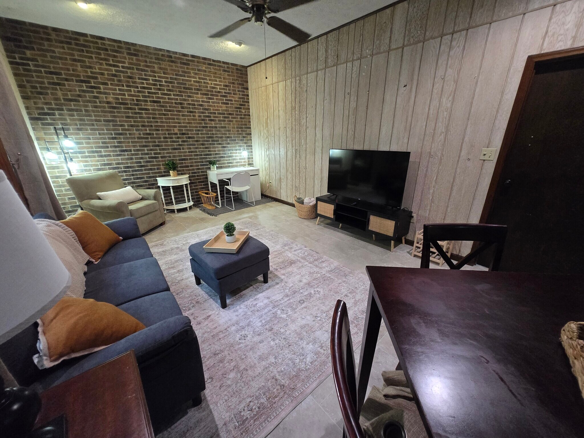 Building Photo - 1632 S Sycamore Ct