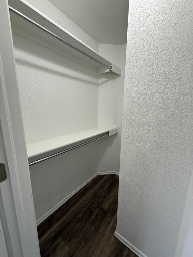 Building Photo - 701 S Stoneybrook St