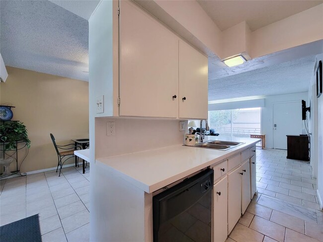 Building Photo - 3809 N Braeswood Blvd