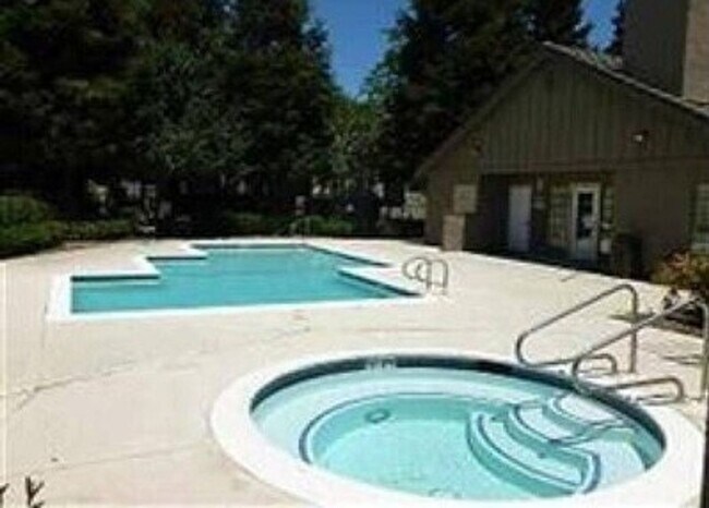 Building Photo - Great 1 bed 1 bath Condo in Pittsburg -- AVAILABLE NOW !!!