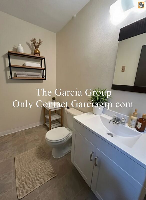 Building Photo - 17949 SE Arista Dr