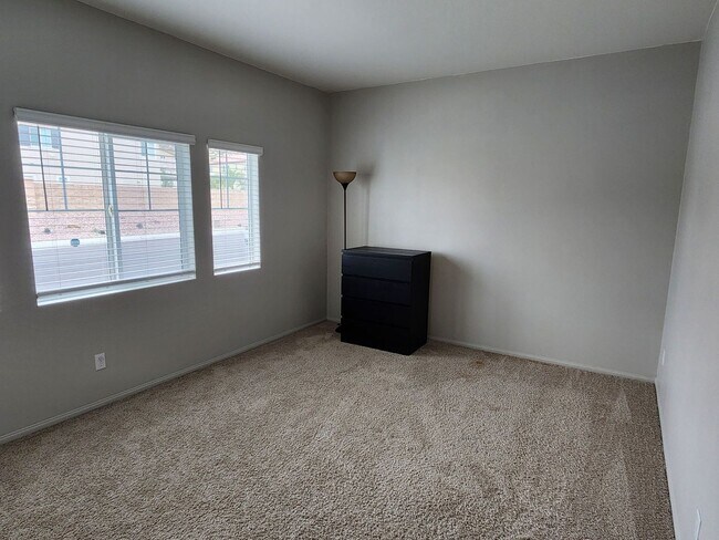 Building Photo - Upgraded Level Entry Home with Mountain Views!