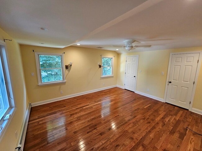 Building Photo - 10 Covert St