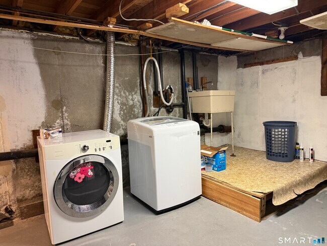 Building Photo - 35 Early Ave