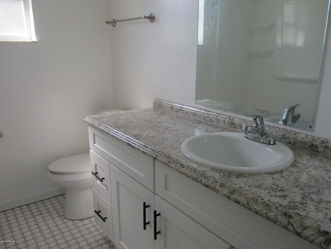 Building Photo - 474 Tuloma Ave SW