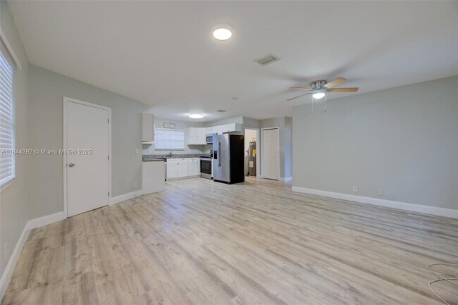 Building Photo - 1224 NE 2nd Ave