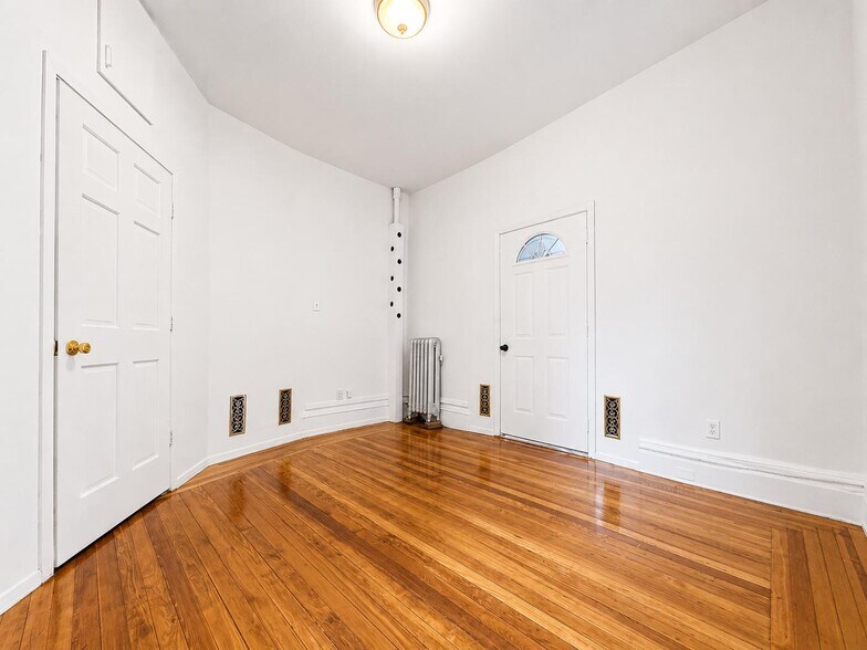 Building Photo - 182 Claremont Ave