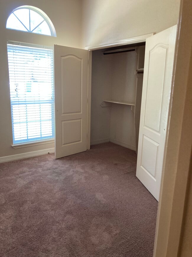 Building Photo - 818 Chickasaw Dr