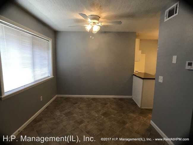 Building Photo - 1124 University Dr